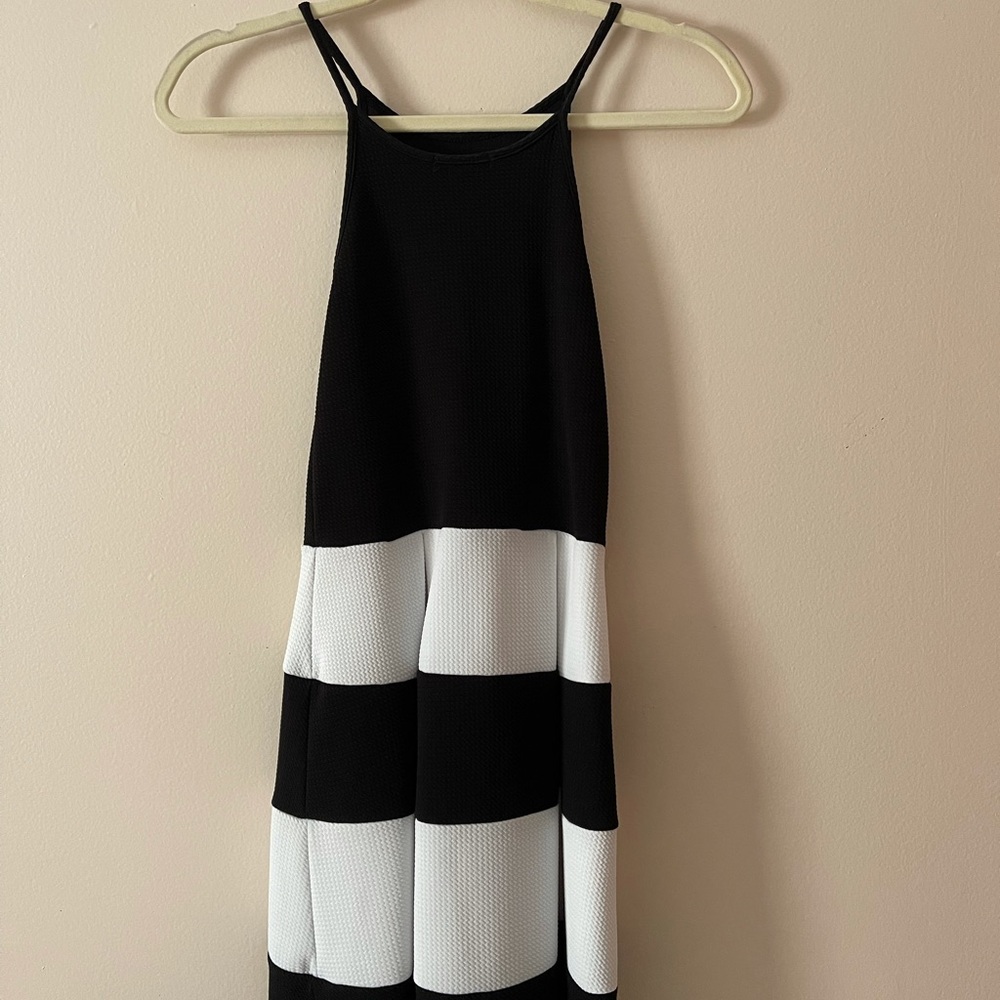 A very comfortable dress and fits very well!